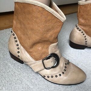 Fascinate rare unique studded camel/tan western style booties